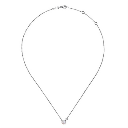 925 Sterling Silver Cultured Pearl and 
Pendant Diamond Necklace 
Se