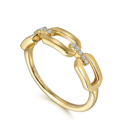 The Gabriel & Co 14K Yellow Gold Diamond Link Chain Ladies Ring features interlocking oval links, one set with natural diamonds, and is elegantly engraved with "Gabriel & Co." for a refined modern look.
