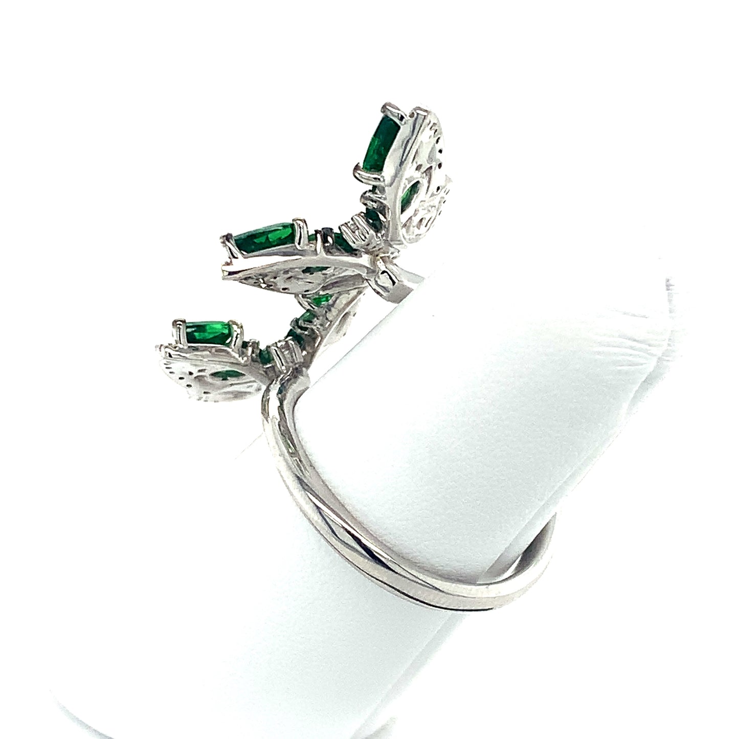 Green Tsavorite and Diamonds Butterfly Ring | Bellarri