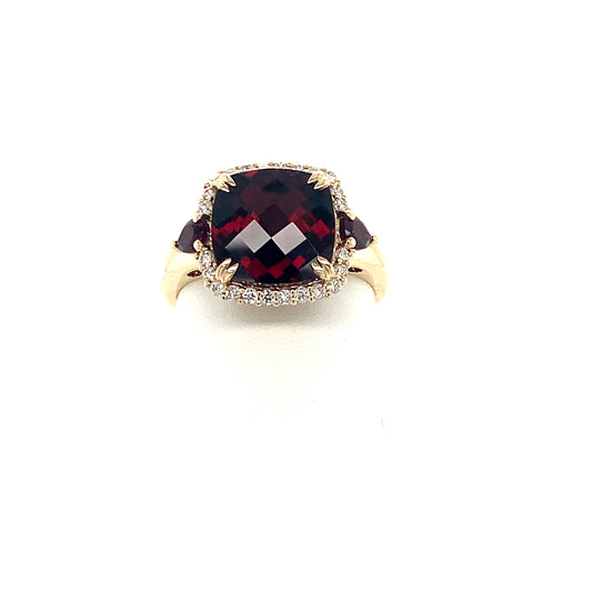 Large Garnet and Diamonds Ring | Bellarri